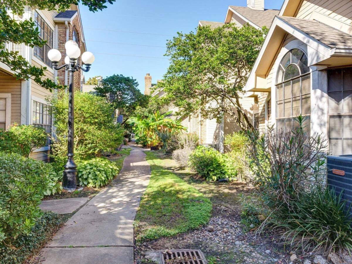 Lovely 2 Bedroom, 1 Bath Condo With Pools And Gym. Houston Buitenkant foto