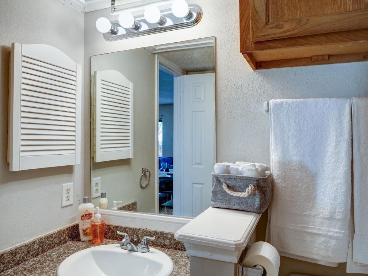 Lovely 2 Bedroom, 1 Bath Condo With Pools And Gym. Houston Buitenkant foto
