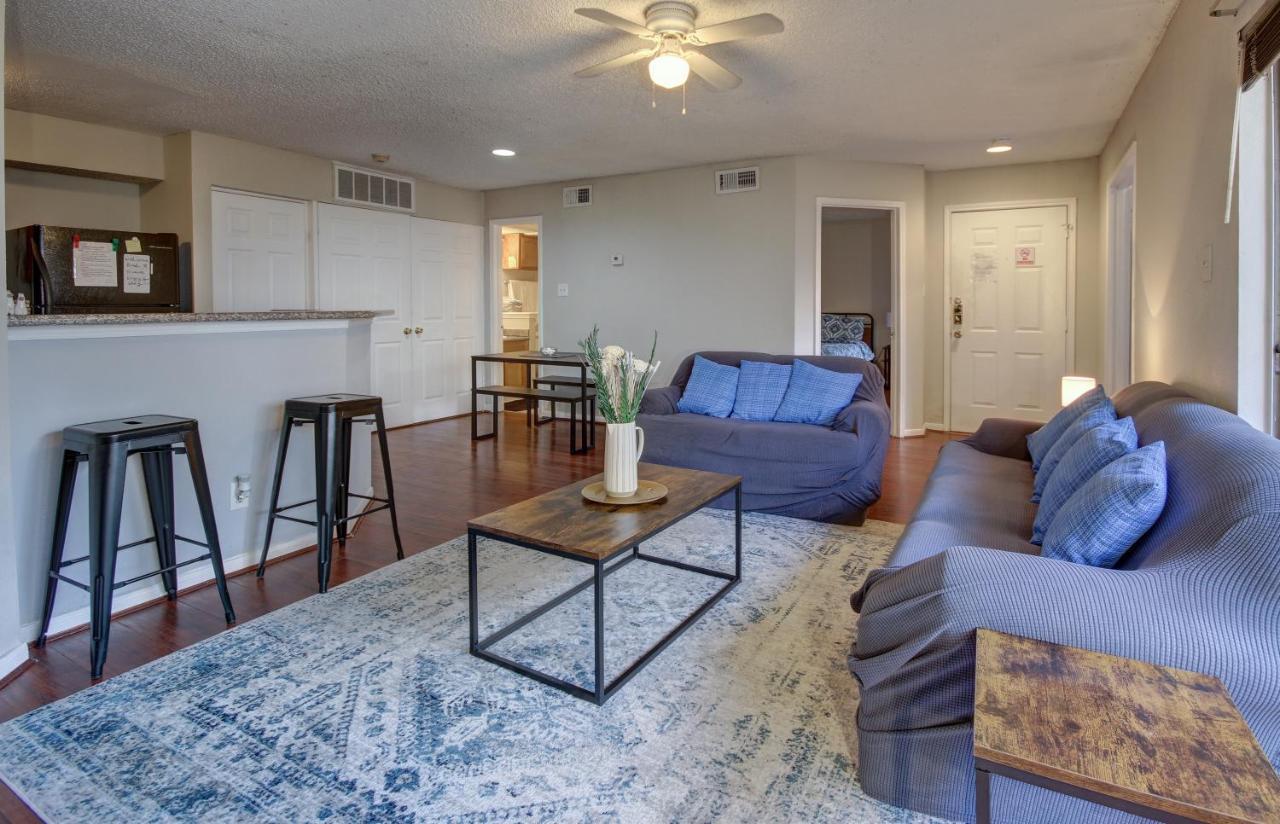 Lovely 2 Bedroom, 1 Bath Condo With Pools And Gym. Houston Buitenkant foto