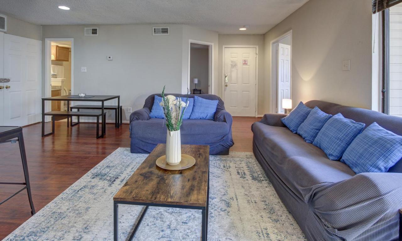 Lovely 2 Bedroom, 1 Bath Condo With Pools And Gym. Houston Buitenkant foto