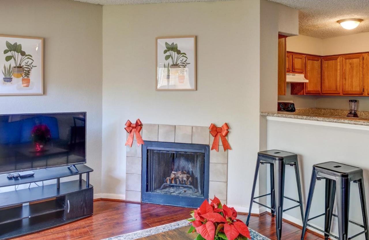 Lovely 2 Bedroom, 1 Bath Condo With Pools And Gym. Houston Buitenkant foto