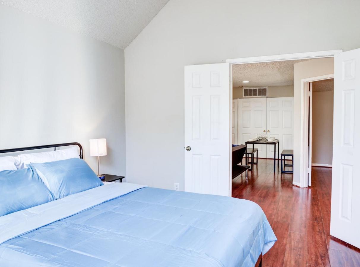 Lovely 2 Bedroom, 1 Bath Condo With Pools And Gym. Houston Buitenkant foto