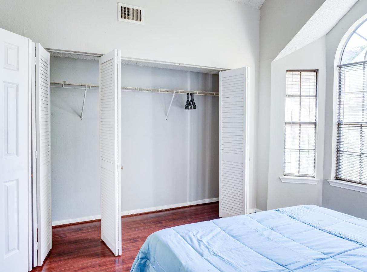 Lovely 2 Bedroom, 1 Bath Condo With Pools And Gym. Houston Buitenkant foto