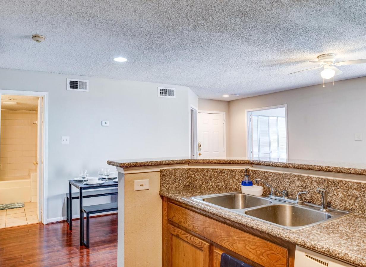 Lovely 2 Bedroom, 1 Bath Condo With Pools And Gym. Houston Buitenkant foto